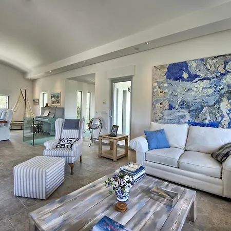 Villa Lucy By Posarellivillas Platanés